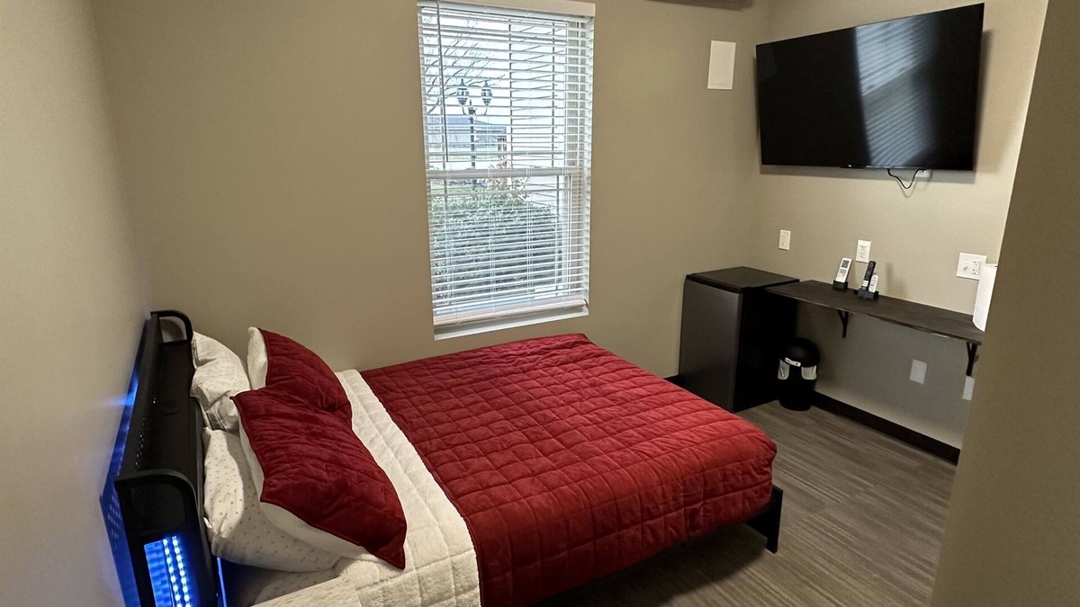 Mattoon Hotel | Newly Remodeled! Mattoon Room: B4 - Queen