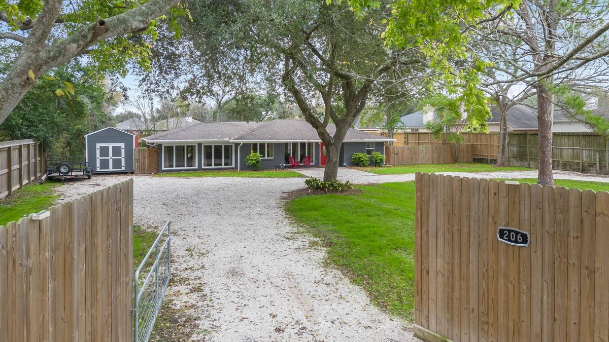 League City House | Newly Remodeled Modern Farmhouse on an Acre