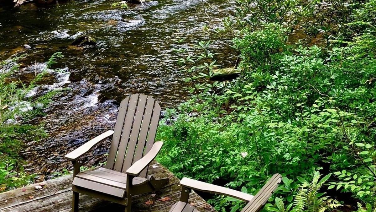 Highlands House | Newly Remodeled River-Front Cottage in Highlands