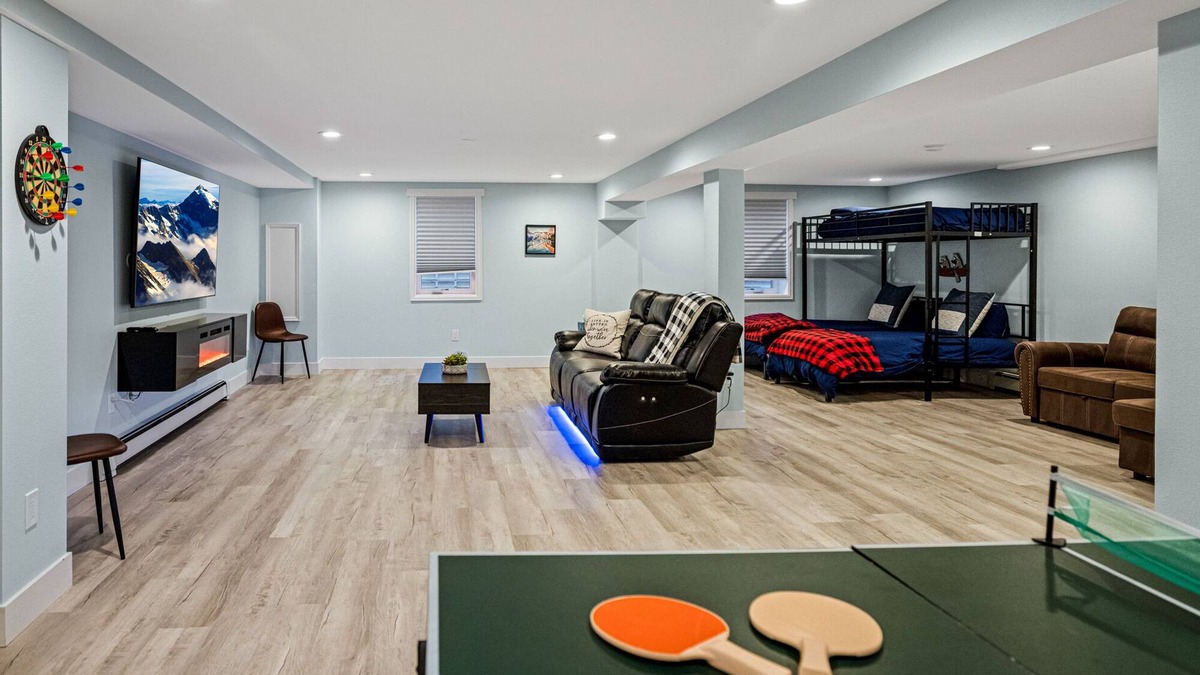 Littleton House | Newly Remodeled, Sleeps 12, Quiet neighborhood near it ALL, Pet Friendly