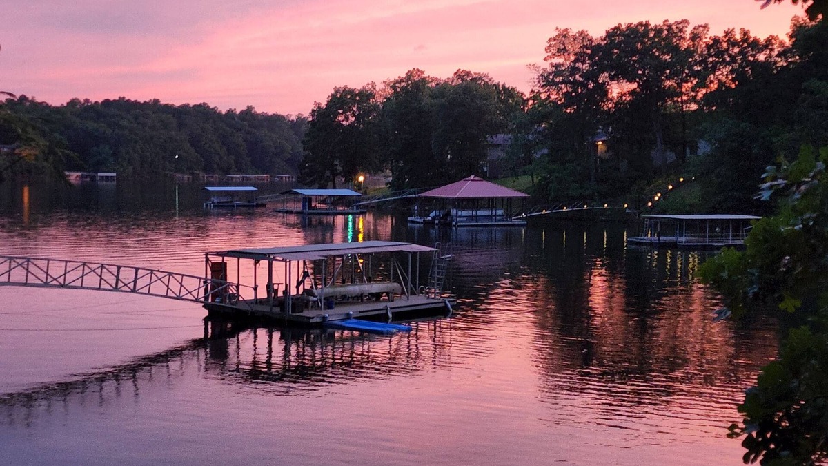 Cullman House | Newly Remodeled! Sleeps 16-Tons of amenities & private multi-level dock