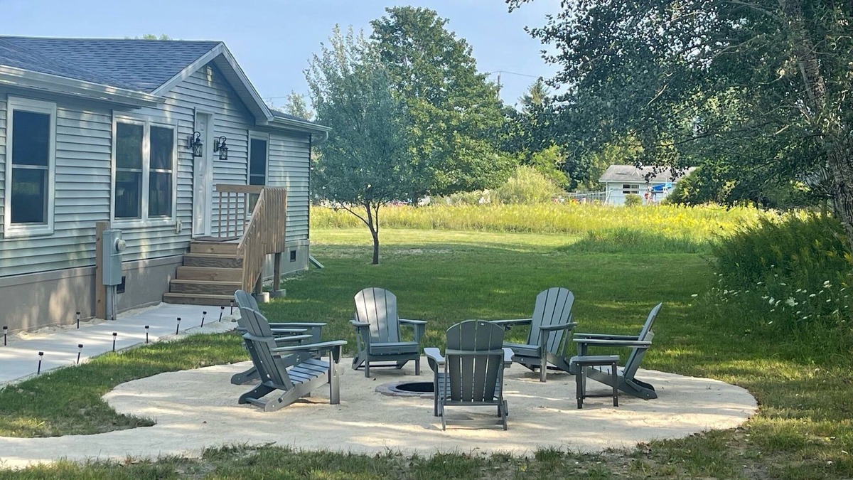 Sturgeon Bay House | Newly Remodeled Sturgeon Bay Home - Fire Pit