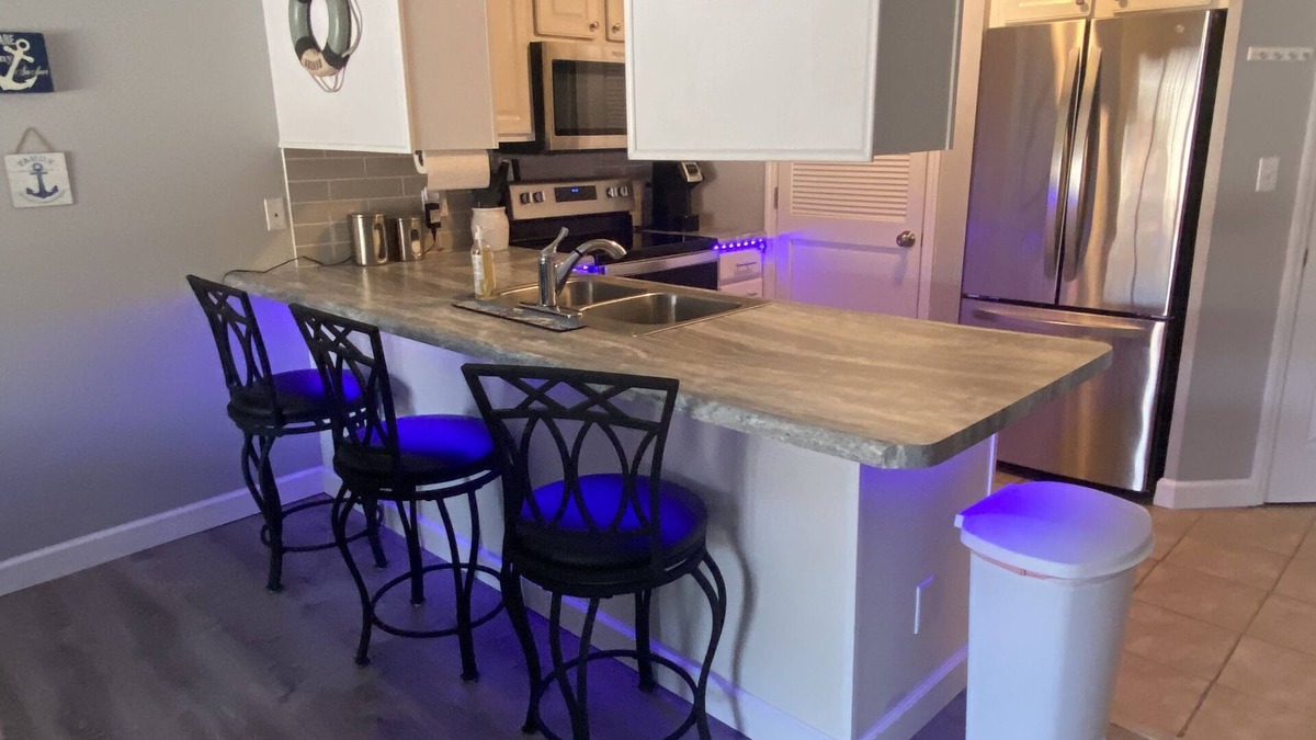 Lakeland Condo | Newly remodeled updated condo,12x32 Boat slip, wi-Fi Internet cable TV, pwc slip