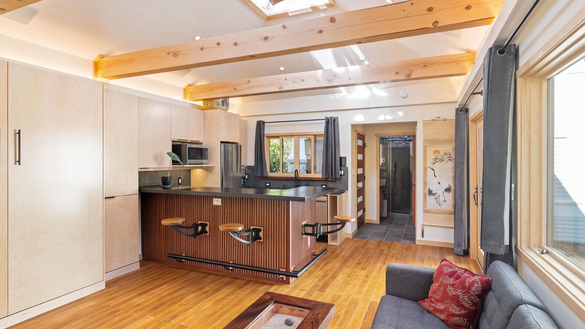 Corvallis Apartment | Newly Renno'd Modern Studio in downtown Corvallis, walk to OSU! by The Tachibana