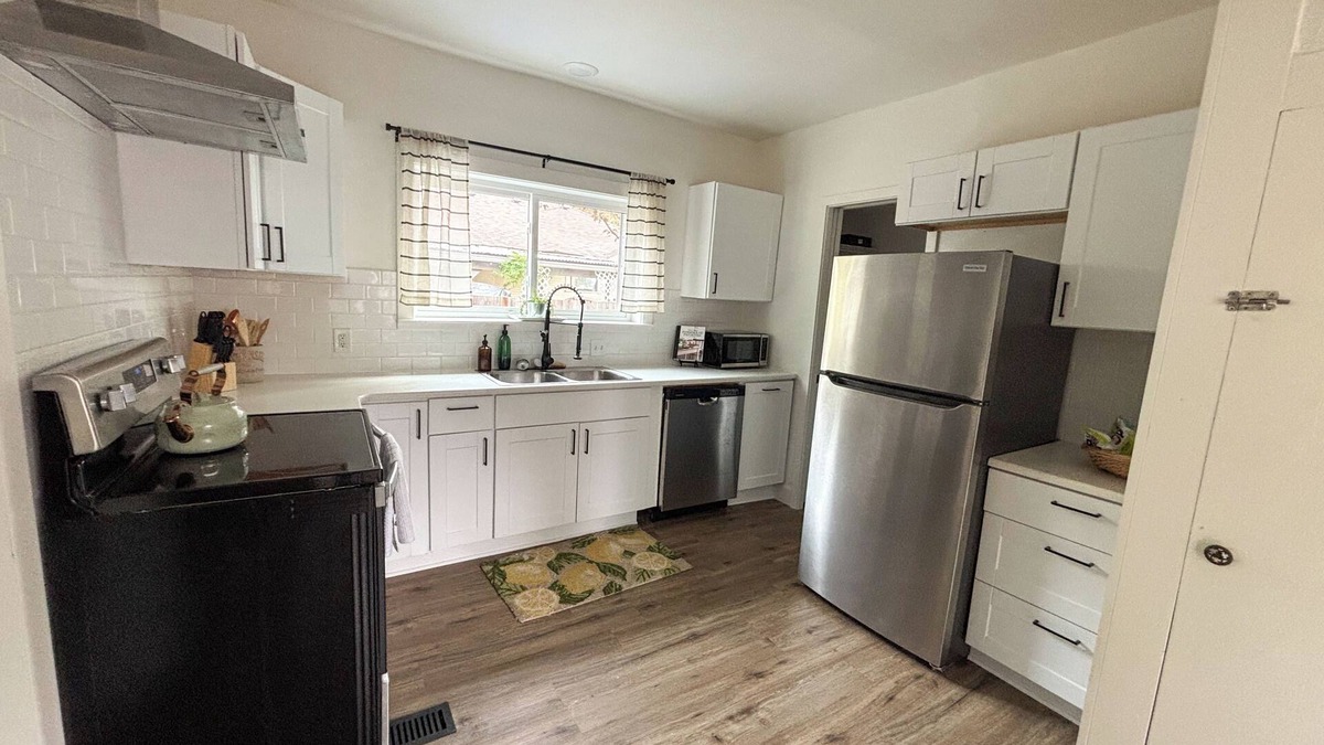 West Salem House | Newly Rennovated! Modern Century Charm