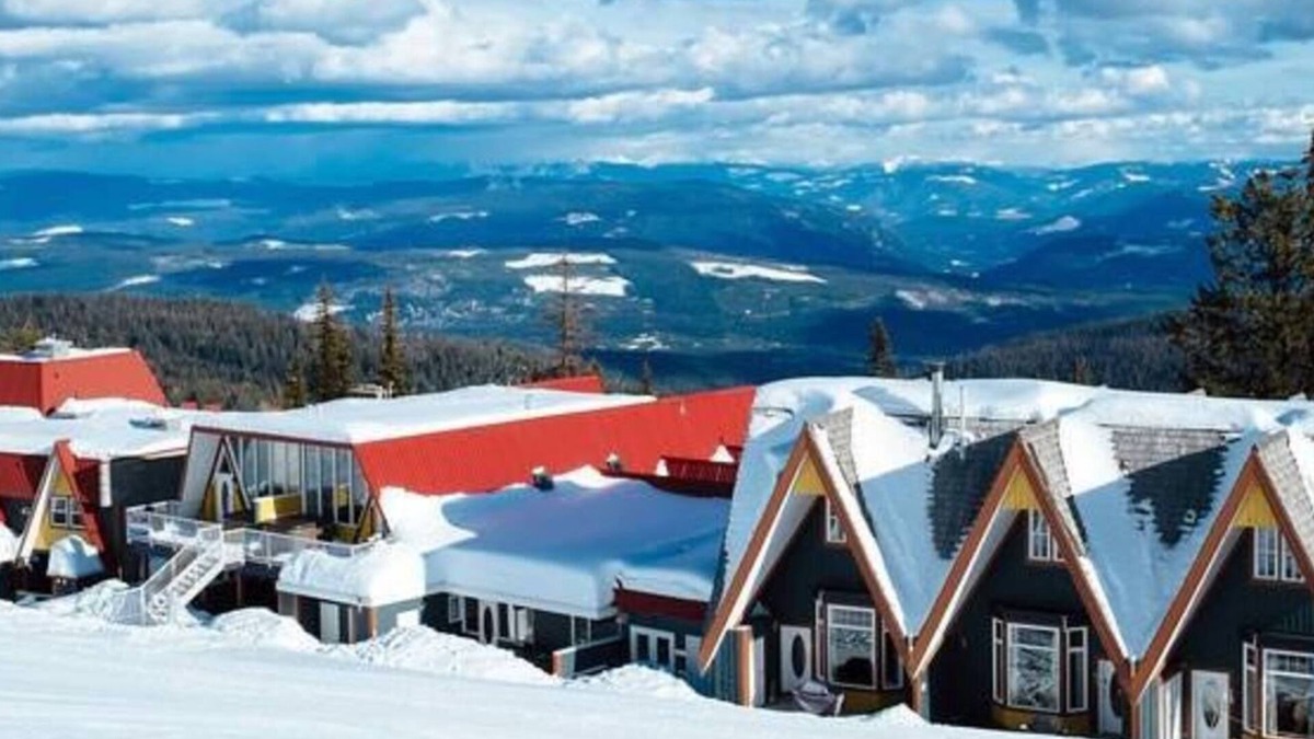 Silver Star Mountain House | Newly renovated townhouse - ski right to your door, Private hot tub, BBQ