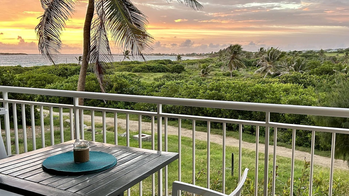 Orient Bay Apartment | Newly Renovated 1 Bedroom Condo With Amazing Seaview! Beachfront Pool!