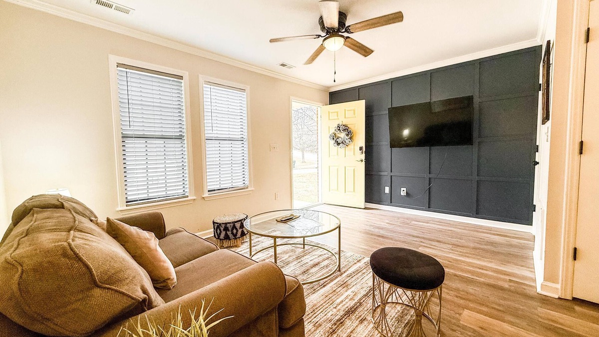 Southwest Raleigh House | Newly renovated 2 bdr townhome w king bed