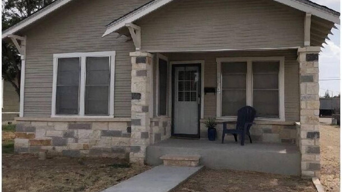 Big Spring House | Newly renovated 2 bedroom house with king beds