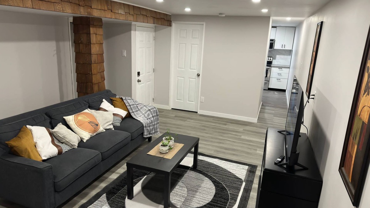 Saskatoon House | Newly renovated 2 bedroom suite