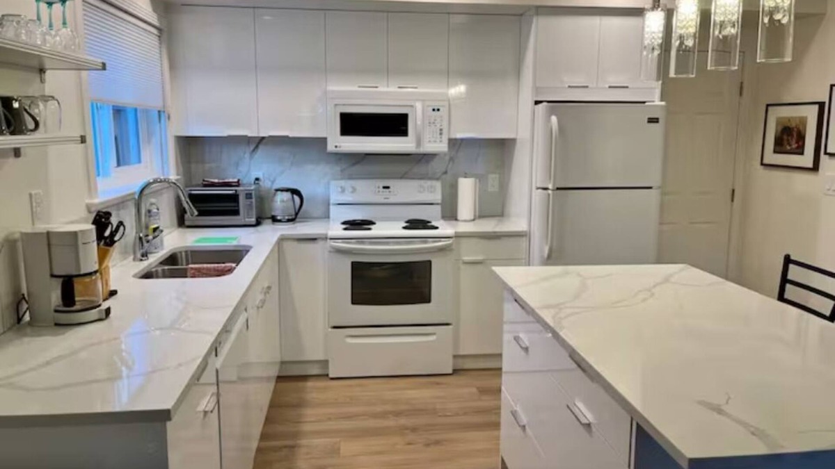 Gordon Head House | Newly-renovated 2 bedroom guest suite