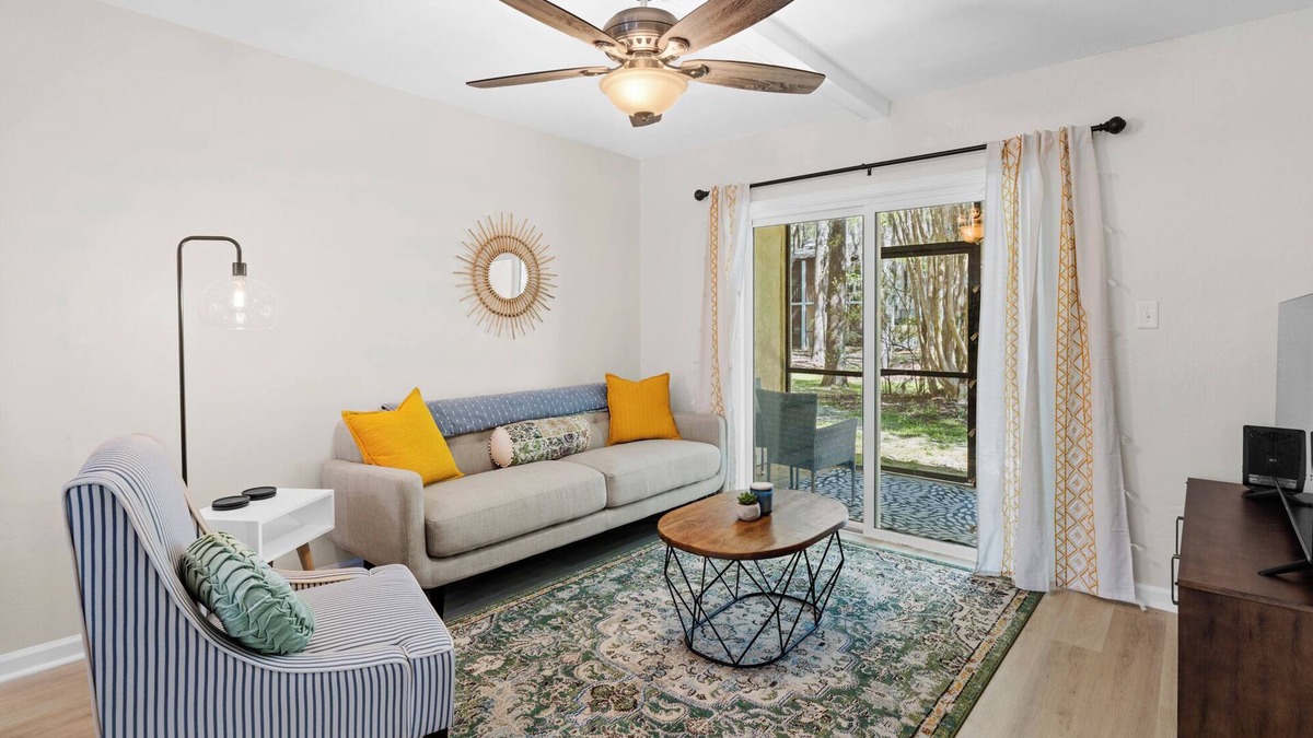 Windsor Forest Condo | Newly Renovated 2bd/2ba Condo * Pool * 30+ day stays