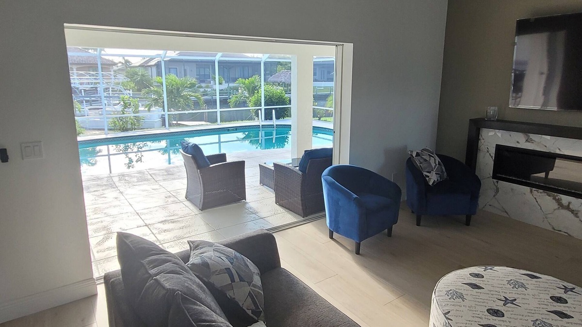 Pelican House | Newly Renovated 3 Bed Waterfront Pool Villa near Cape Harbour Marina