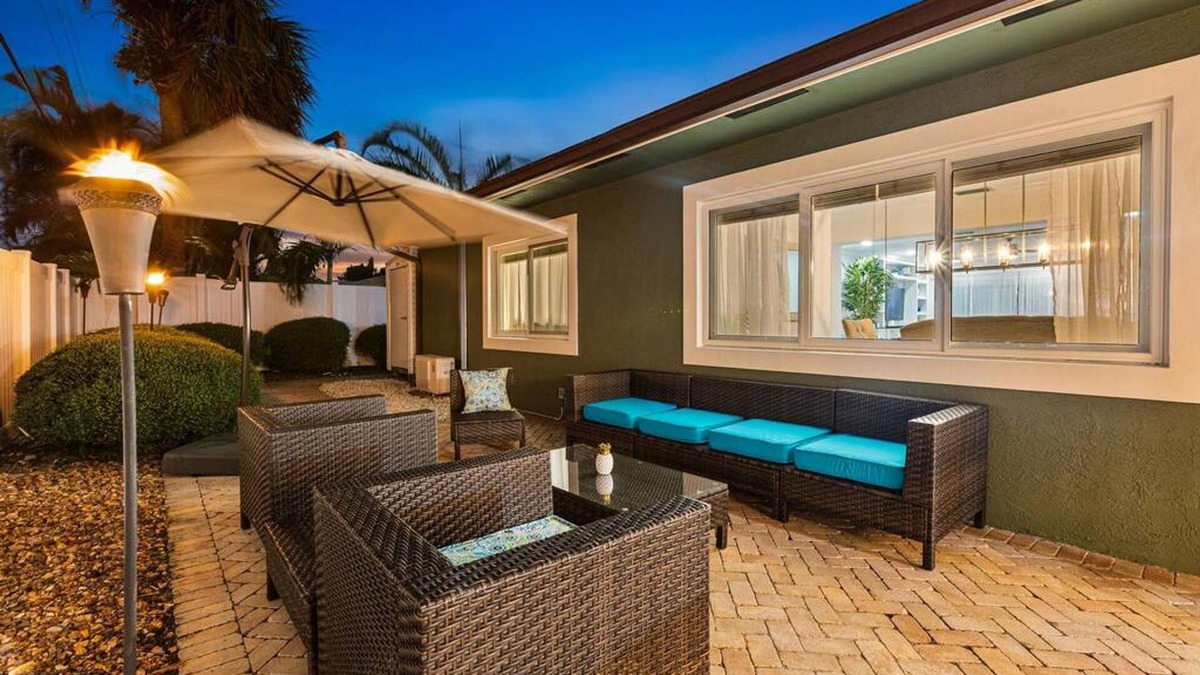 Santa Barbara Estates House | Newly Renovated 3 Bedrooms Near the Beach and Rest