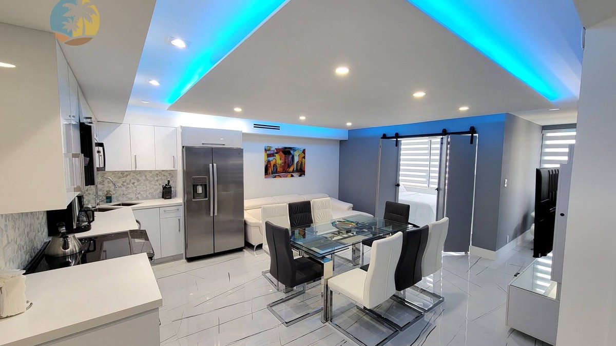 Mid Beach Apartment | NEWLY RENOVATED! 4 Bed 3 Bath Bachelorette Beach Pad w/Stunning Views 2 Pools! - 903