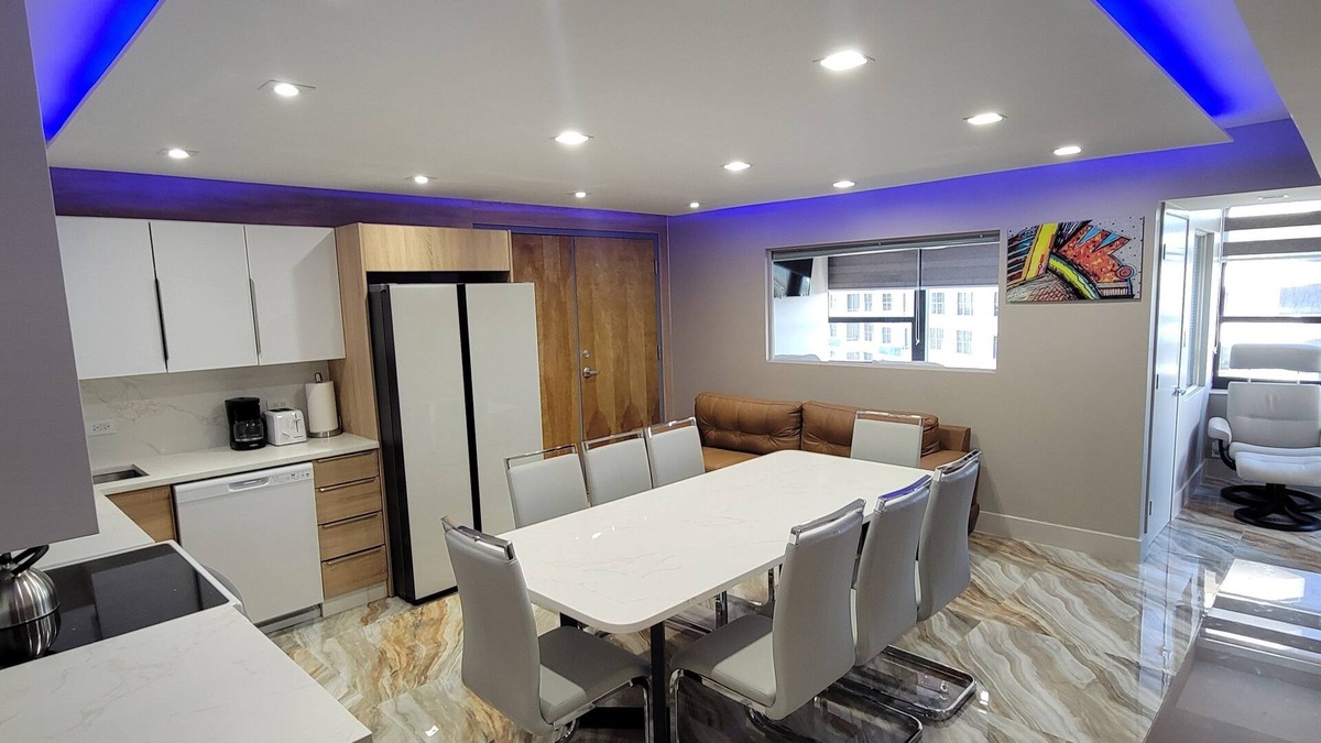 Mid Beach Apartment | NEWLY RENOVATED! 4 Bed 3 Bath Bachelorette Beach Pad 821