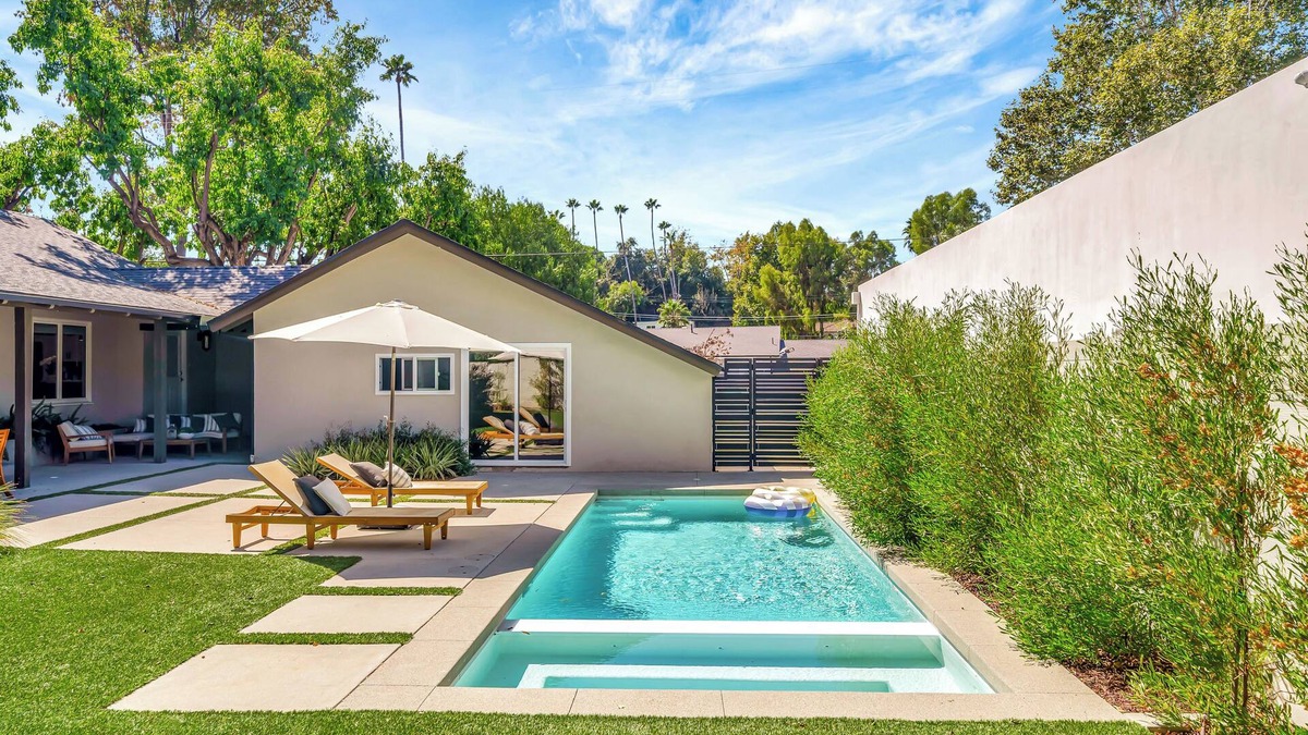 Woodland Hills House | Newly Renovated 4BR House W/Pool+Spa & Central!
