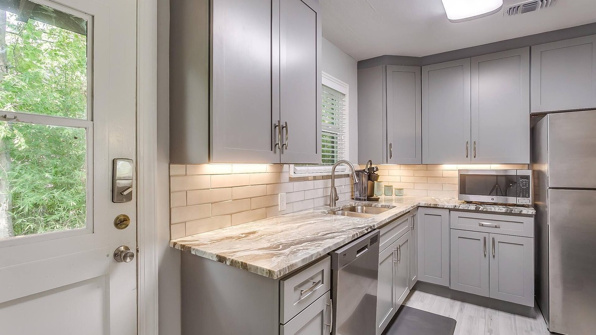Arlington Heights House | Newly Renovated, 5 minutes from Dickies Arena, 9 minutes to downtown and TCU