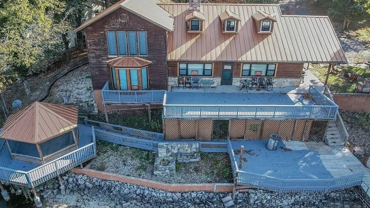 Rocky Mount House | Newly Renovated 7 Bedroom Lakefront Vacation Home
