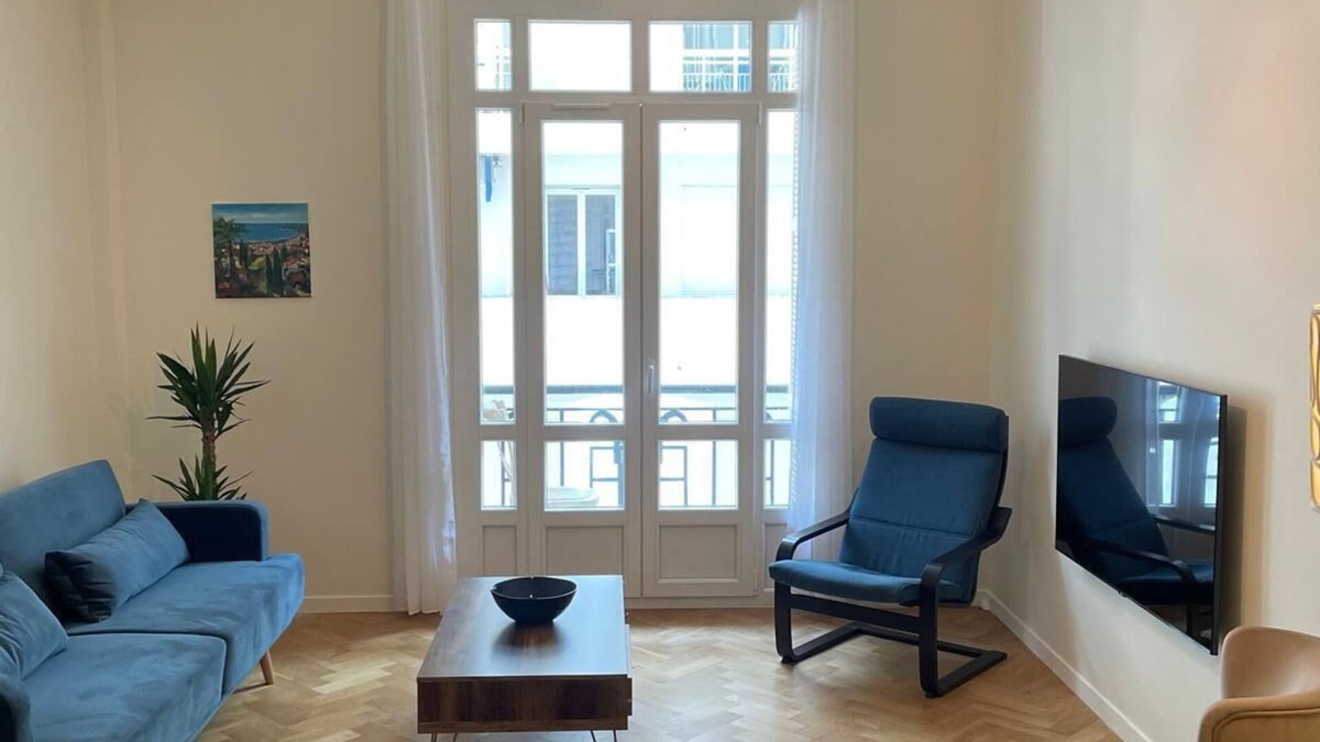 Thiers Apartment | Newly renovated apartment in Nice- with AC and 10 min walk to the beach!