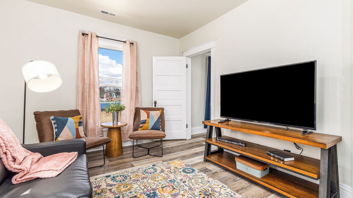 Dubuque Apartment | Newly-Renovated Apt DQB Center