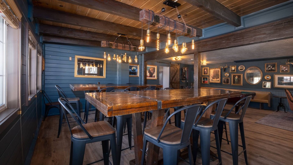 Big Bear Lake Hotel | Newly renovated boutique property in the heart of Big Bear Lake!