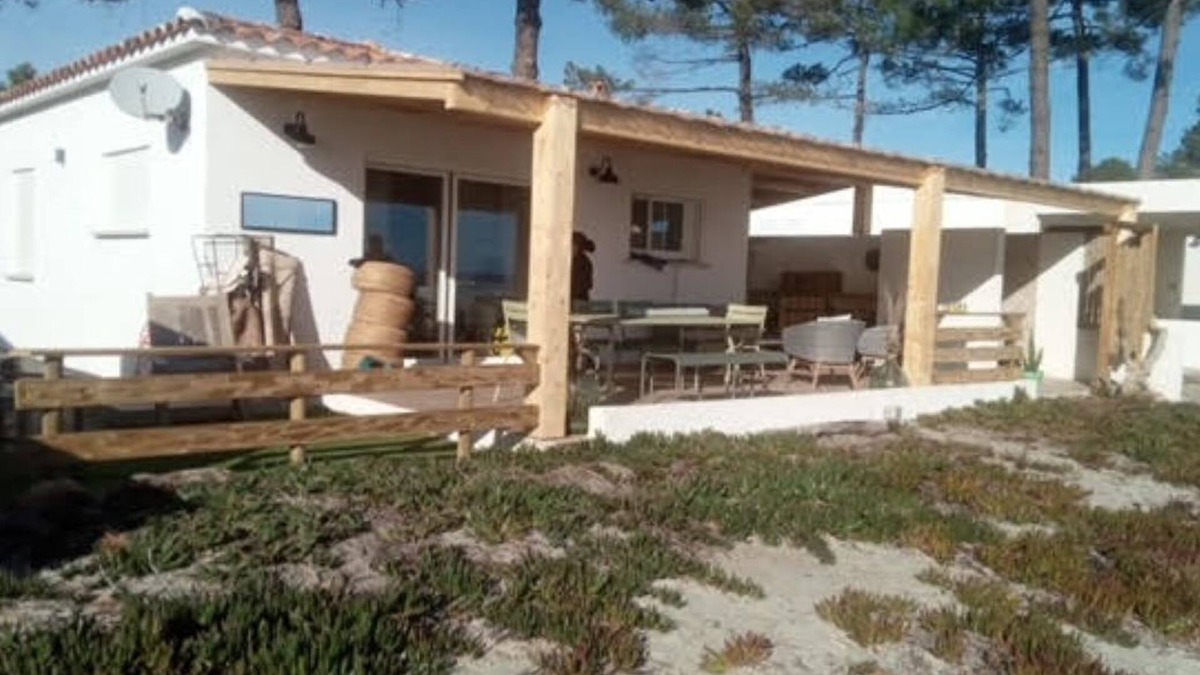 Ghisonaccia House | Newly renovated beachfront bungalow with terrace