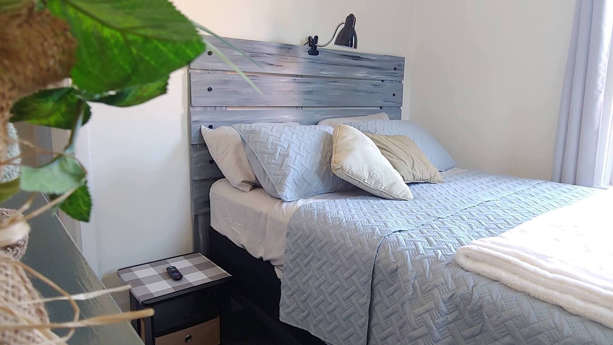 Midland House | Newly Renovated Big 5 Bedroom Stay
