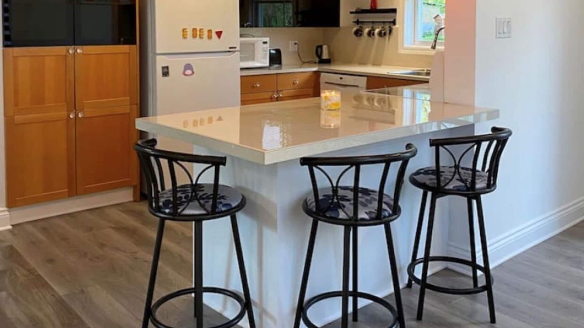 Sainte-Dorothee House | Newly Renovated Bungalow