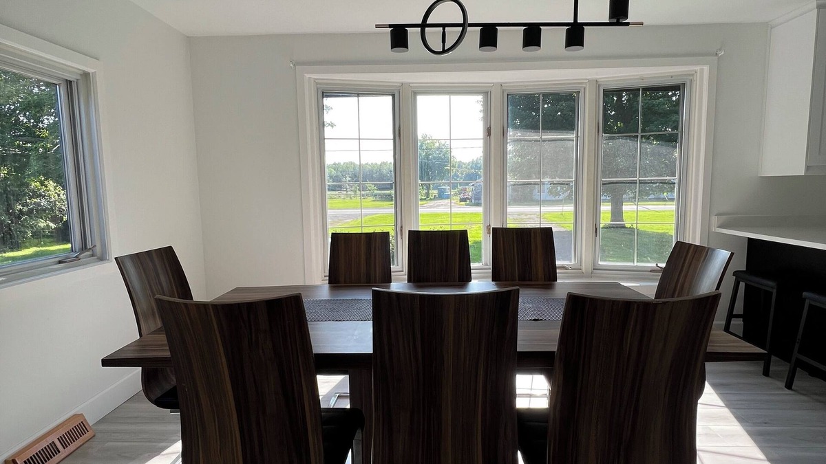 Pointe-Fortune Ski Chalet | Newly renovated chalet with access to the water, 30 minutes from Montreal