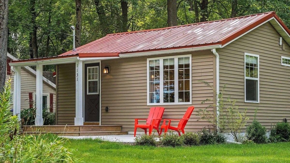 Baldwin House | Newly Renovated Cottage on Wolf Lake