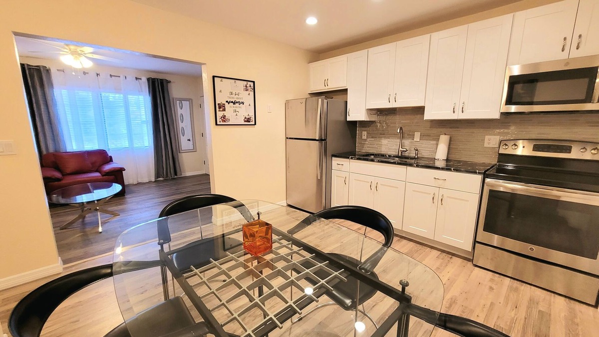 Ridge Wood Heights Apartment | Newly renovated cozy and modern 2 bed. appartment