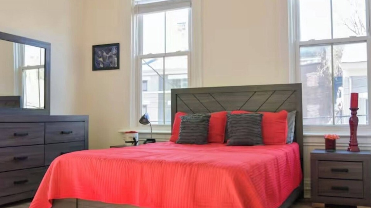 Pendleton Apartment | Newly renovated Cozy 1-bedroom apartment with AC, WiFi in charming Cincinnati