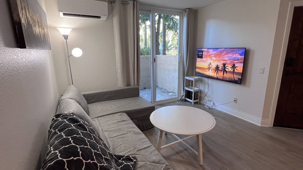 University City Condo | Newly Renovated Cozy Condo in Sunny La Jolla/UTC-San Diego, Fully Furnished!