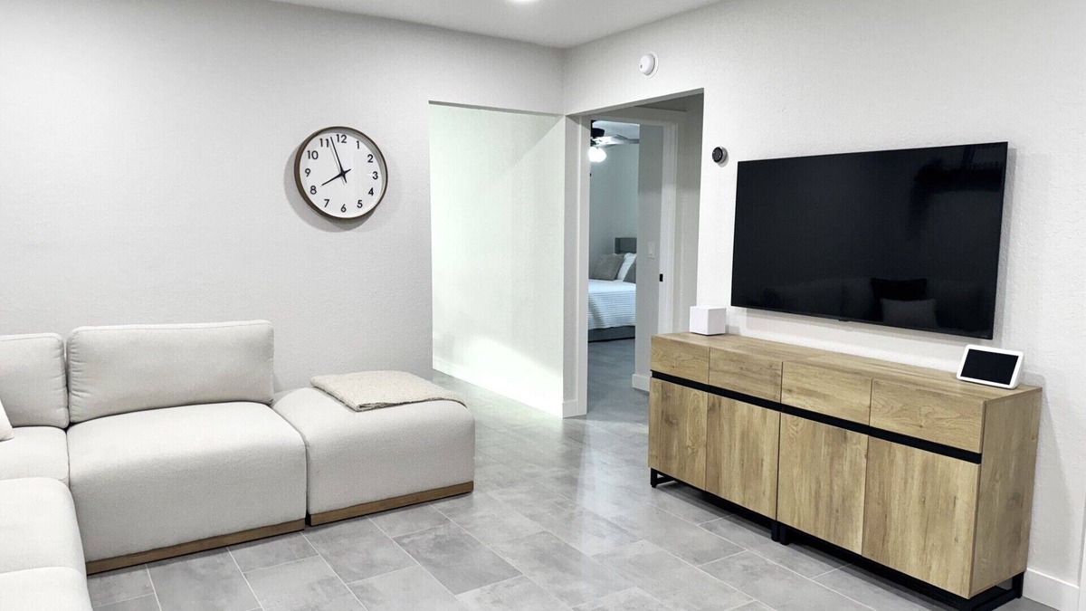 Wellington House | Newly renovated cozy 2 bedroom 2 bath home