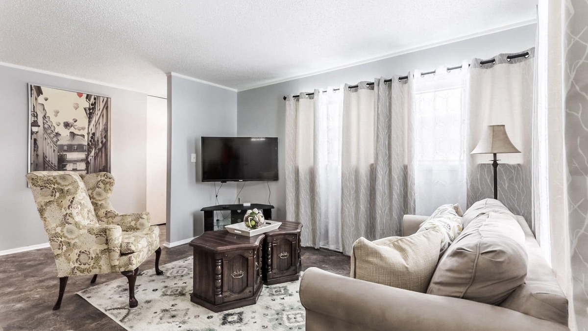 Overland Park House | Newly renovated duplex for up to 8 people - adjoining unit #2