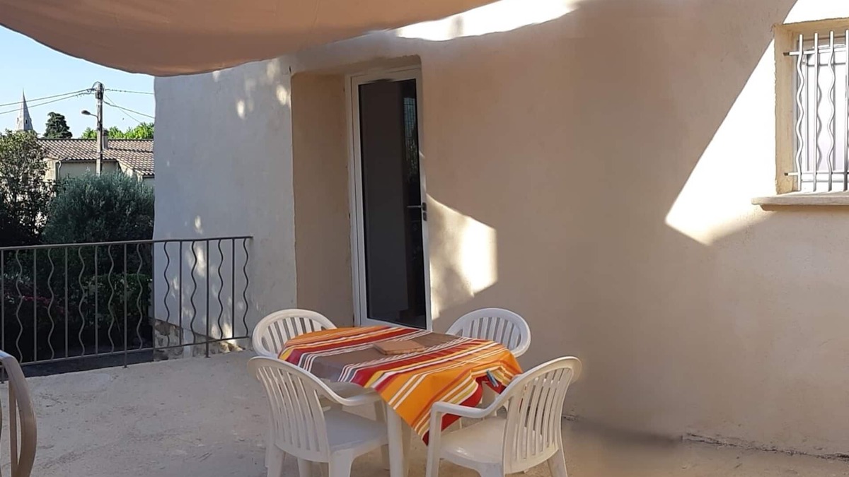 Aubignan House | Newly renovated duplex with large terrace
