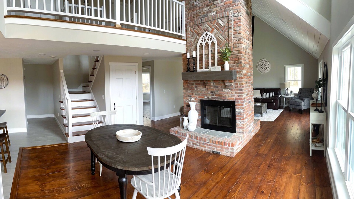 Lakeville House | Newly Renovated Farmhouse