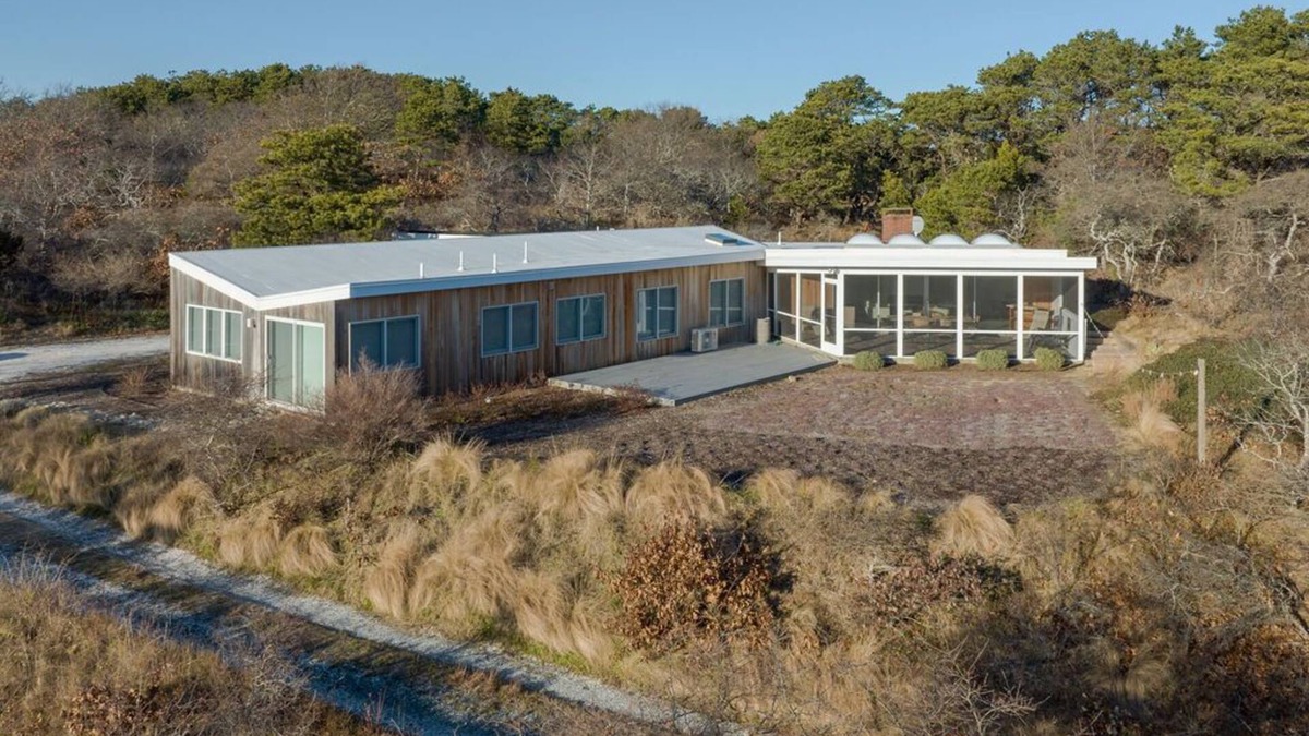 Wellfleet House | Newly Renovated GORGEOUS Modern Home, Water View, Beach Access (CS0034)