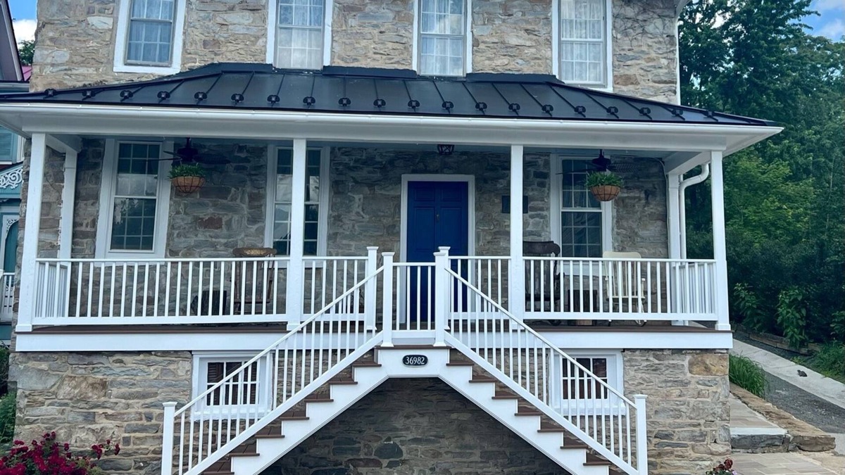 Hillsboro House | Newly Renovated Historic Home with great views, near wineries, high speed WiFi!