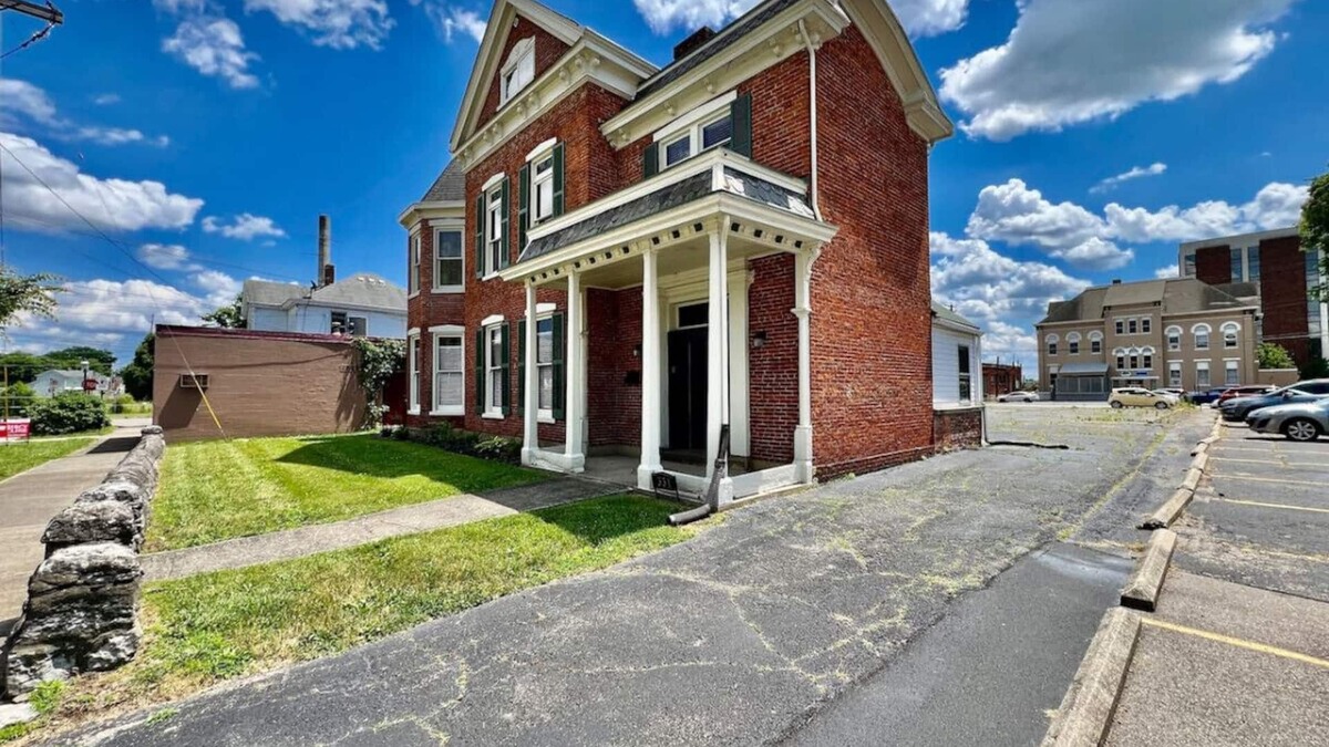 Lindenwald House | Newly Renovated Historic mansion 8 Bedrooms
