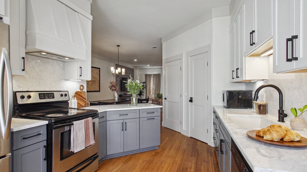 Kayton - Frazier Area Condo | Newly Renovated Home | Free Parking