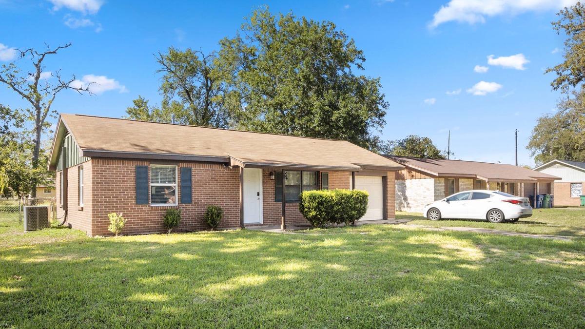 Richwood House | Newly Renovated Home Near Hospital, Chemical Plant, and College