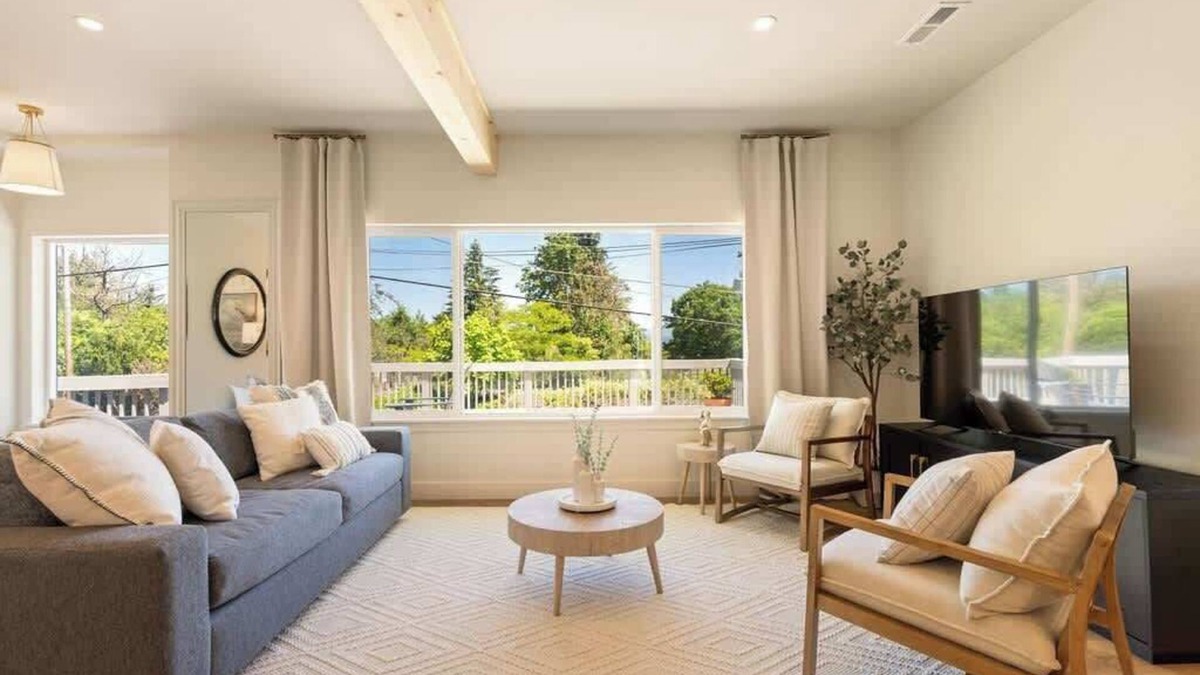 Camas House | Newly Renovated Home w/Hot Tub And Guest Suite
