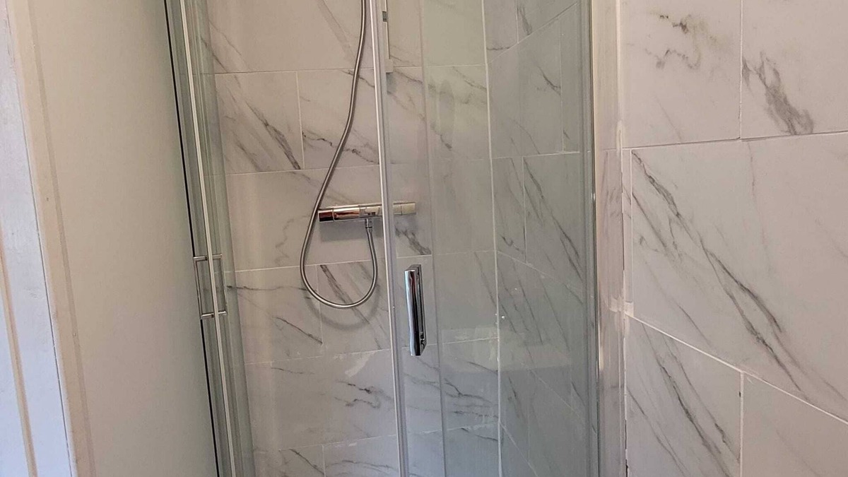 Erith Bed & Breakfast | Newly renovated house in a very calm location and near station