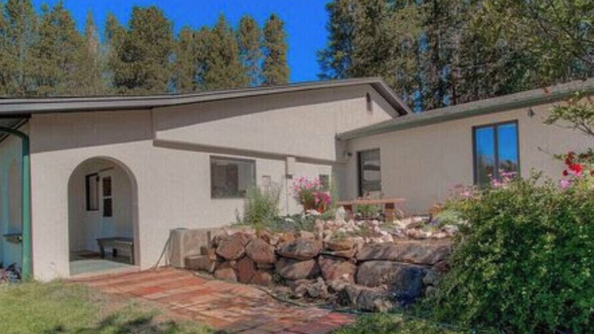 Twin Lakes House | Newly-Renovated House on 30+ Acres!