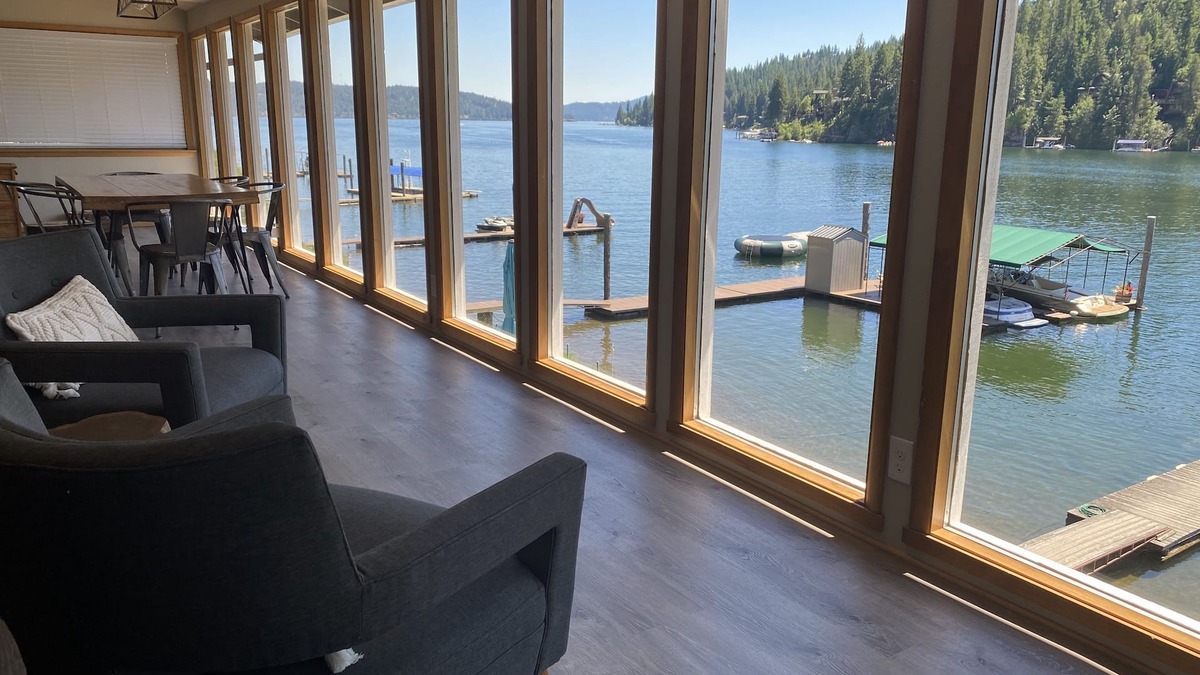 Coeur d'Alene House | Newly renovated Lakehouse on Rockford Bay, private beach, walk to Shooters