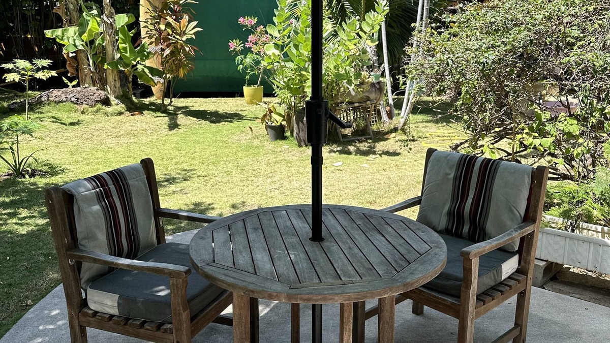 Lanikai Cottage | Newly Renovated Lanikai, steps to Ocean A/C, kayak, Detached Private cottage