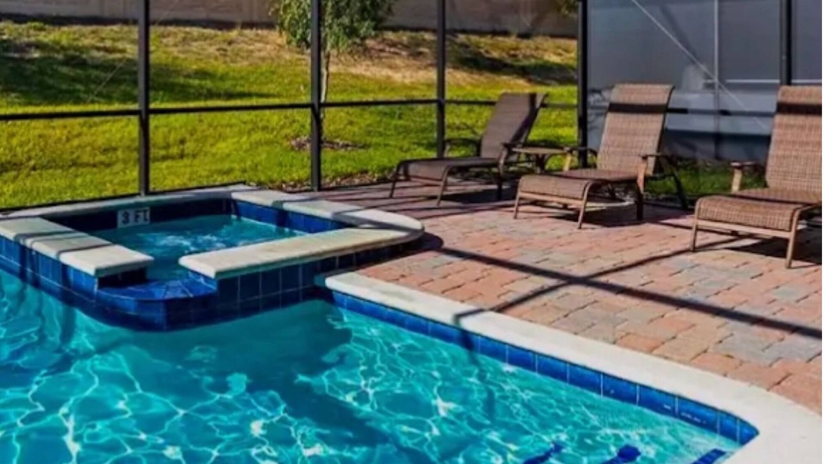 Davenport House | Newly Renovated Luxurious 8BR Oasis- Pool, Spa, Home Theater, Steps from Disney