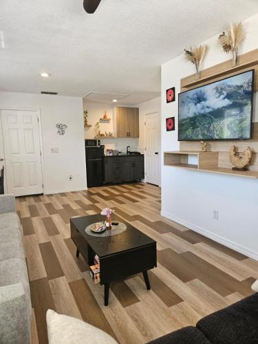 Oviedo Apartment | Newly Renovated Modern Studio